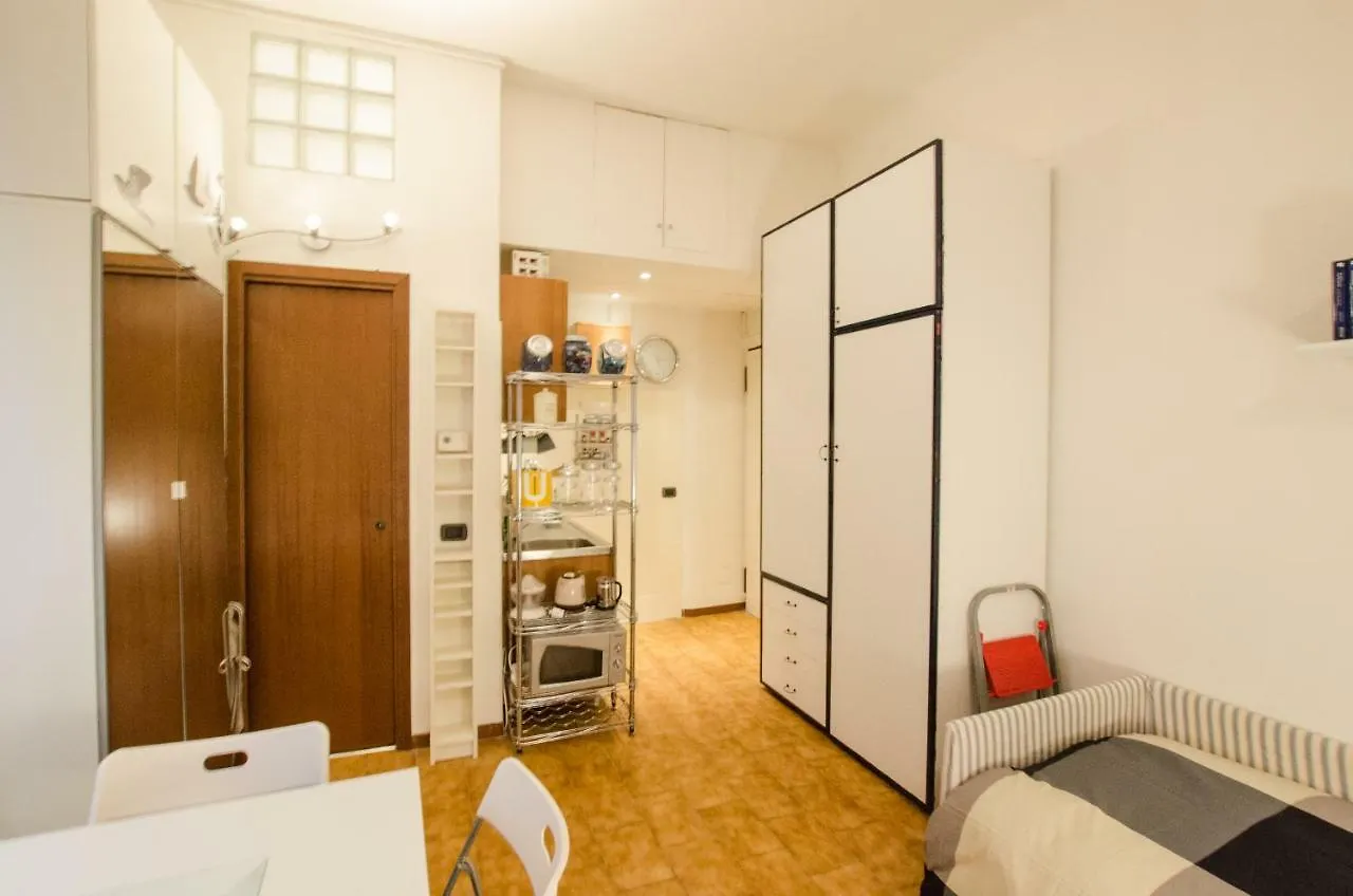 Cozy Central Studio - Porta Romana Apartment Milan