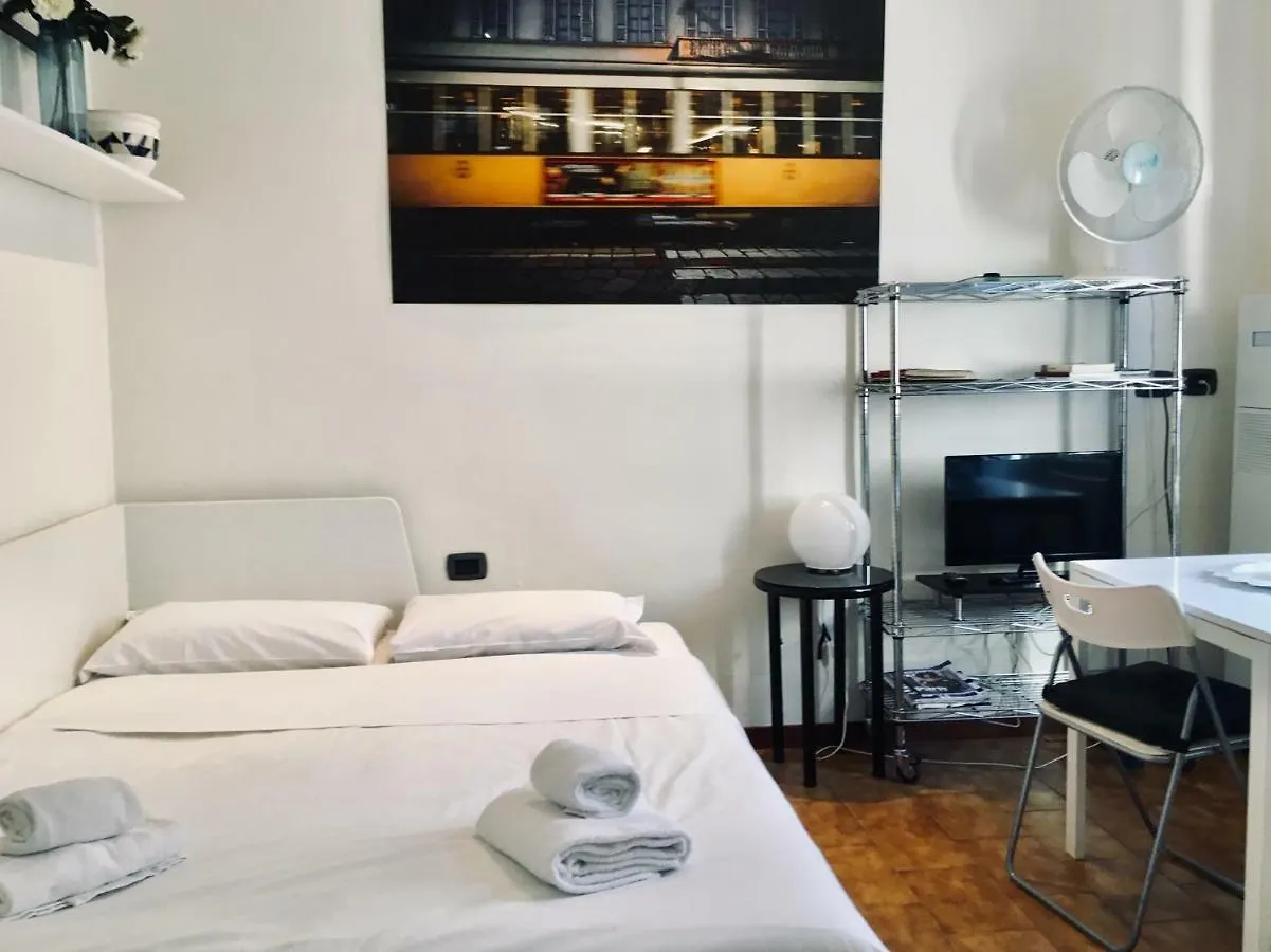 Cozy Central Studio - Porta Romana Apartment Milan Italy